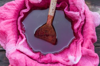 Açıklama tentür chokeberry kumaş gazlar ile