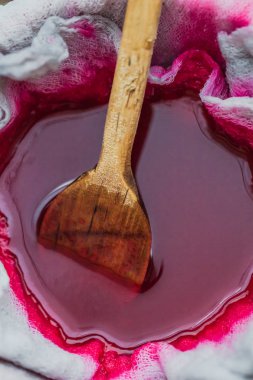 Açıklama tentür chokeberry kumaş gazlar ile