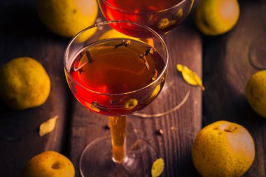 Kupası tentür ahşap masa meyve Ayva