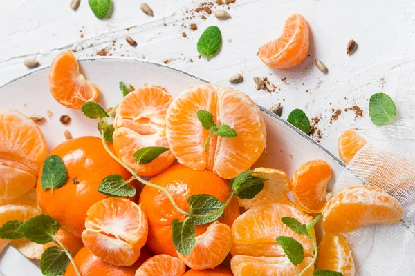 Früchte Mandarine Minze Blätter Sonnenblumenkerne — Stockfoto