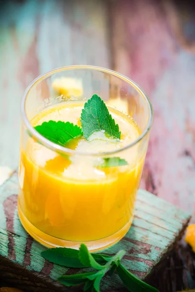 Juice from fresh oranges leaves stevia — Stock Photo, Image