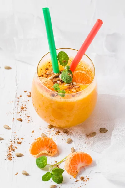 Printemps orange jus d'agrumes meilleure perte de poids — Photo