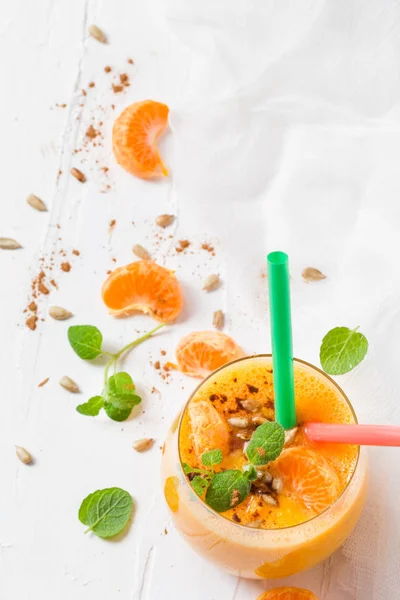 Primavera naranja zumo de cítricos mejor pérdida de peso — Foto de Stock