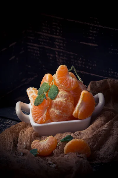 Kase meyve mandalina mistik ışık — Stok fotoğraf