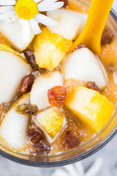 Frukt yr läckra päron mousse russin — Stockfoto