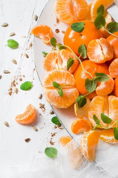Frukt myntablad mandarin solrosfrön — Stockfoto