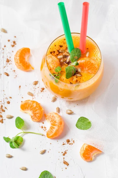 Primavera naranja zumo de cítricos mejor pérdida de peso —  Fotos de Stock
