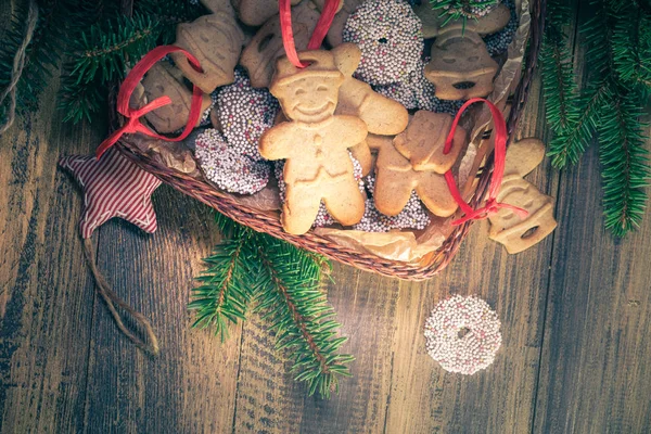 Noel masa sepet gingerbreads tatlılar dal Ladin