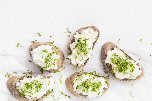 Desayuno Saludable Sándwiches Con Queso Crema Blanco Croissants — Foto de Stock