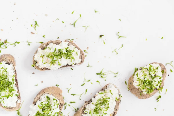 Gesundes Frühstück Sandwiches Mit Weißem Frischkäse Und Croissants — Stockfoto