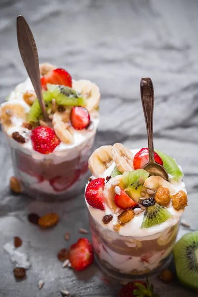 Nutrition Yoghurt Fruit Dessert Strawberries Banana Kiwi Raisins Sunflower Seeds — Stock Photo, Image