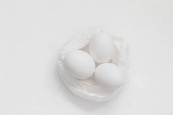 Paskalya arka plan beyaz yumurta kase — Stok fotoğraf
