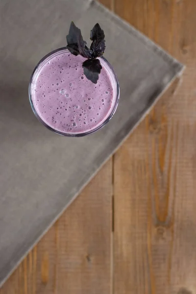 Czarna porzeczka mleko smoothie widok nad głową — Zdjęcie stockowe