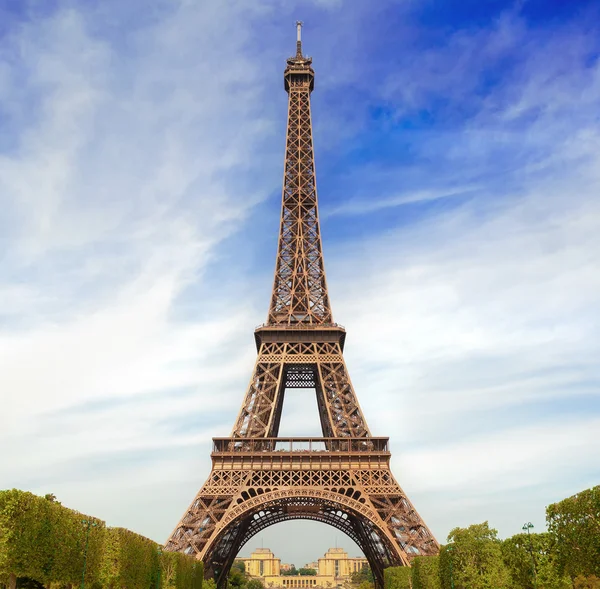 Autumnal Paris with Eiffel Tower — Stock Photo, Image