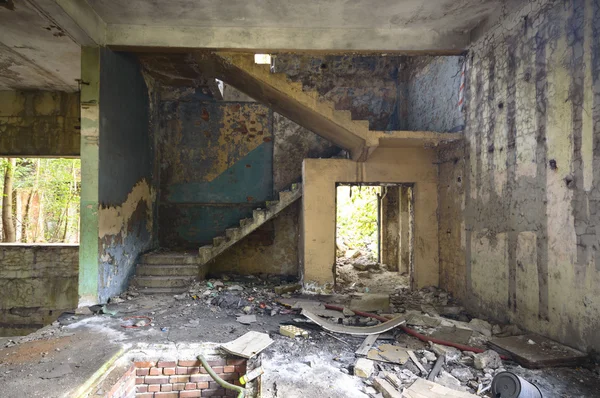 Groothoekzicht Een Oude Muur Verlaten Fabrieksgebouw — Stockfoto