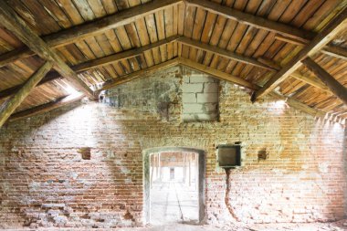 Çok kirlenmiş endüstriyel bir fabrikanın kalıntıları, sanayi serisi.