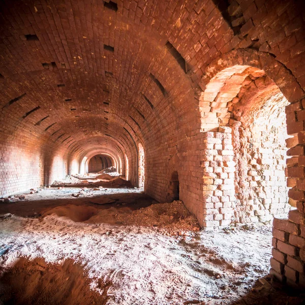 bir çok ağır kirli Sanayi Fabrikası kalıntıları, yer endüstriyel serisi Avrupa'nın en kirli kentlerinden biri olarak bilinen yapıldı.