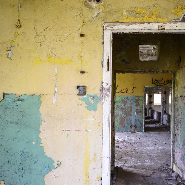 Ampla Vista Ângulo Velho Muro Abandonado Edifício Fábrica — Fotografia de Stock