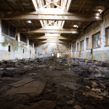 Çok kirlenmiş endüstriyel bir fabrikanın kalıntıları, sanayi serisi.