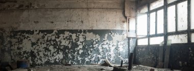 Çok kirlenmiş endüstriyel bir fabrikanın kalıntıları, sanayi serisi.