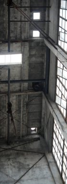 Çok kirlenmiş endüstriyel bir fabrikanın kalıntıları, sanayi serisi.