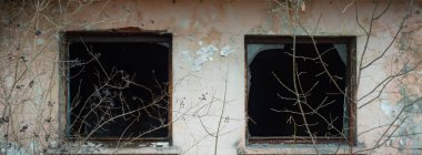 Çok kirlenmiş endüstriyel bir fabrikanın kalıntıları, sanayi serisi.