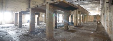 Çok kirlenmiş endüstriyel bir fabrikanın kalıntıları, sanayi serisi.