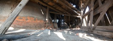 Çok kirlenmiş endüstriyel bir fabrikanın kalıntıları, sanayi serisi.