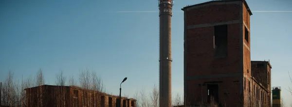 非常に汚染された工業工場や工業シリーズの廃墟は — ストック写真