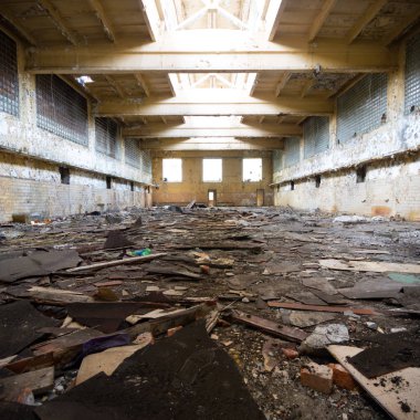 Çok kirlenmiş endüstriyel bir fabrikanın kalıntıları, sanayi serisi.