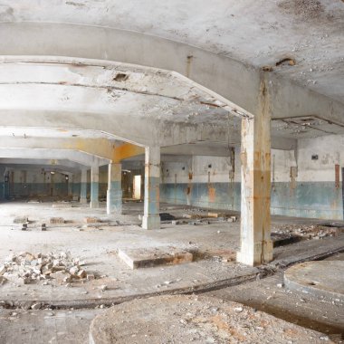 Çok kirlenmiş endüstriyel bir fabrikanın kalıntıları, sanayi serisi.