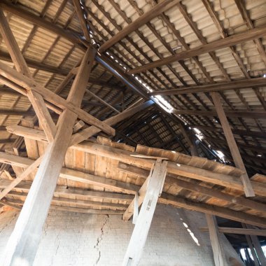 Çok kirlenmiş endüstriyel bir fabrikanın kalıntıları, sanayi serisi.