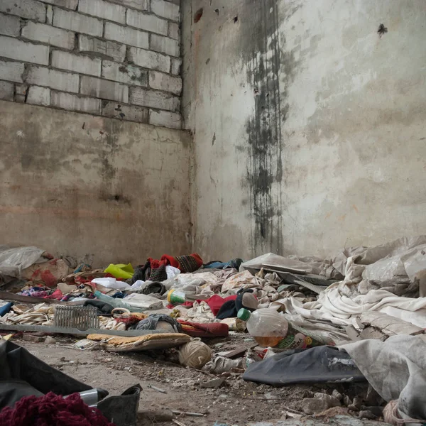 Weitwinkelblick Auf Eine Alte Mauer Verlassene Fabrikhalle — Stockfoto