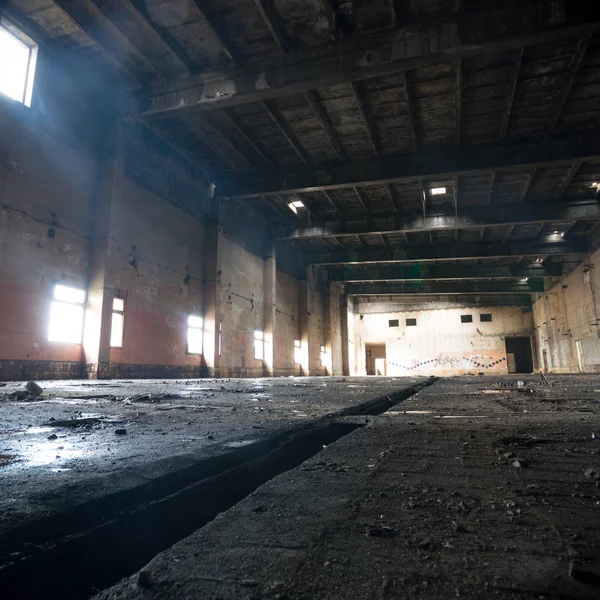 Старый промышленный завод — стоковое фото