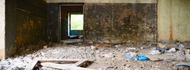 Çok kirlenmiş endüstriyel bir fabrikanın kalıntıları, sanayi serisi.