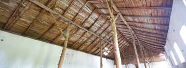 Çok kirlenmiş endüstriyel bir fabrikanın kalıntıları, sanayi serisi.