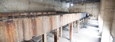 Çok kirlenmiş endüstriyel bir fabrikanın kalıntıları, sanayi serisi.