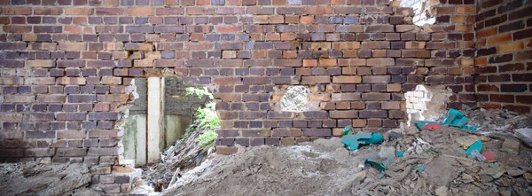 Groothoekzicht Een Oude Muur Verlaten Fabrieksgebouw — Stockfoto