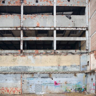 Çok kirlenmiş endüstriyel bir fabrikanın kalıntıları, sanayi serisi.