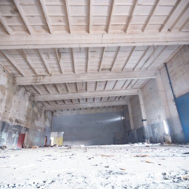 Çok kirlenmiş endüstriyel bir fabrikanın kalıntıları, sanayi serisi.