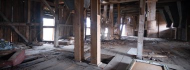 Çok kirlenmiş endüstriyel bir fabrikanın kalıntıları, sanayi serisi.