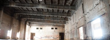 Çok kirlenmiş endüstriyel bir fabrikanın kalıntıları, sanayi serisi.