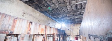 Çok kirlenmiş endüstriyel bir fabrikanın kalıntıları, sanayi serisi.