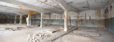 Çok kirlenmiş endüstriyel bir fabrikanın kalıntıları, sanayi serisi.