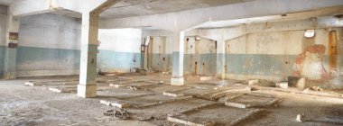 Çok kirlenmiş endüstriyel bir fabrikanın kalıntıları, sanayi serisi.