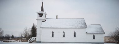 Güneşli bir günde binanın tarihi mimarisi