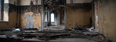 Çok kirlenmiş endüstriyel bir fabrikanın kalıntıları, sanayi serisi.