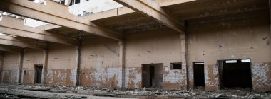 Çok kirlenmiş endüstriyel bir fabrikanın kalıntıları, sanayi serisi.