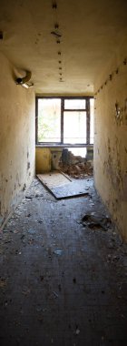 Çok kirlenmiş endüstriyel bir fabrikanın kalıntıları, sanayi serisi.