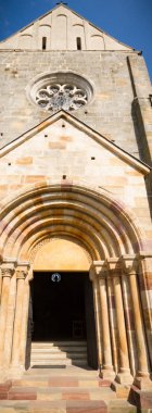 Çok kirlenmiş endüstriyel bir fabrikanın kalıntıları, sanayi serisi.